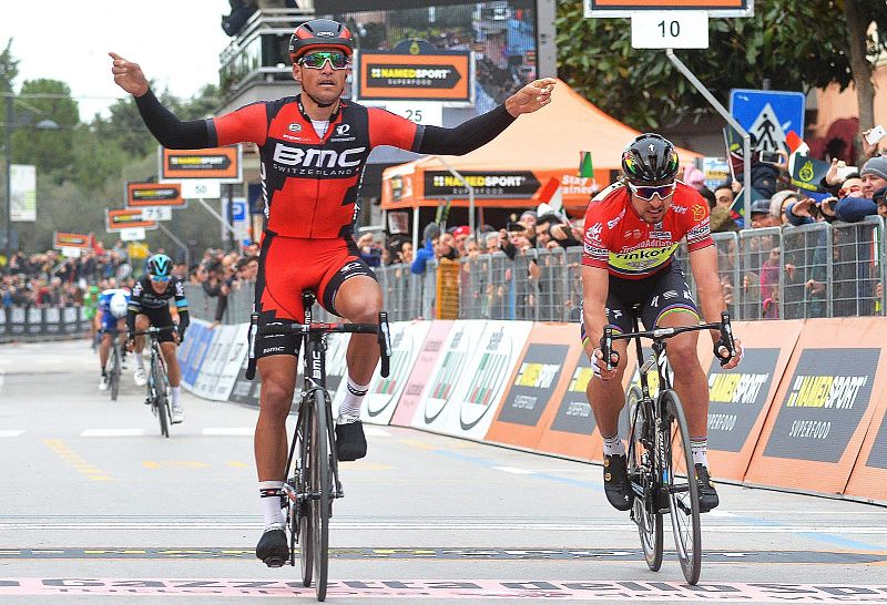Van Avermaet le gana la etapa a Sagan y la carrera se resolverá contra el crono