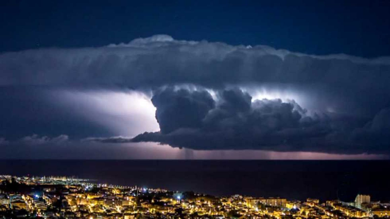 El escarabajo verde - Atrapados por el tiempo - ver ahora