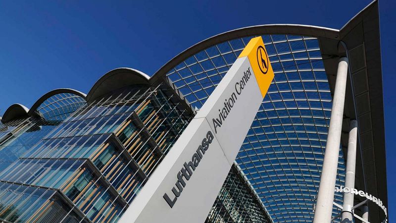El beneficio de Lufthansa aumentó casi un 3.000% en 2015 por el desplome del coste del combustible