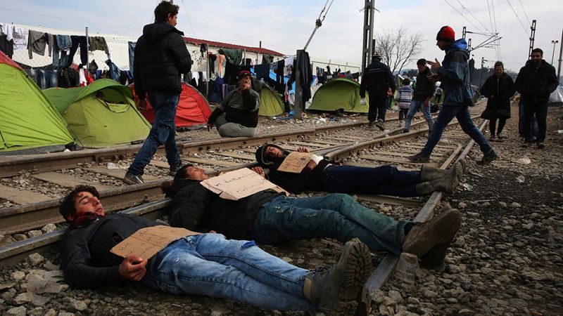 La UE cierra un acuerdo con Turquía para deportar de forma "individual" a los refugiados desde el domingo