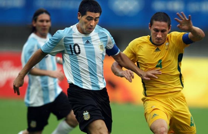 Argentina se clasifica para cuartos tras ganar 1-0 a Australia