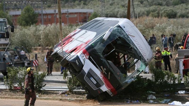 La empresa del autocar accidentado en Tarragona asegura que el conductor había descansado antes del viaje