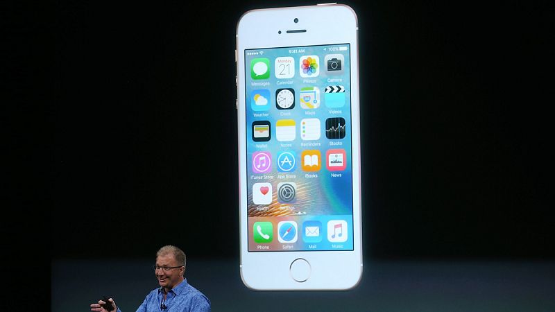Apple presenta su nuevo teléfono "económico": el iPhone SE