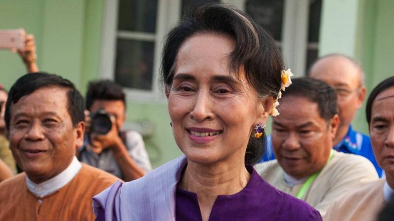 La Nobel de la Paz Suu Kyi será ministra en el próximo gobierno de Birmania