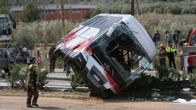 Los Mossos creen que el conductor del autocar accidentado en Tarragona se durmió o se distrajo al volante