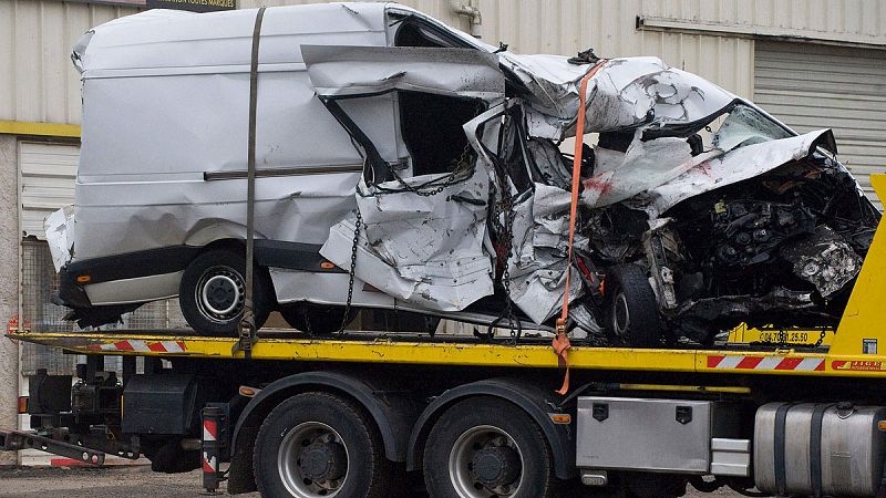 Al menos 12 muertos al chocar frontalmente un minibús y un camión en Francia
