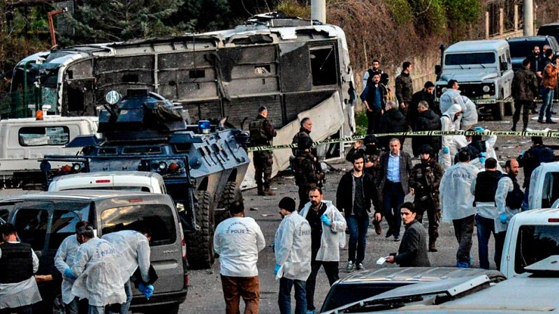 Un atentado contra policías deja al menos siete muertos y 27 heridos en la principal ciudad del Kurdistán turco