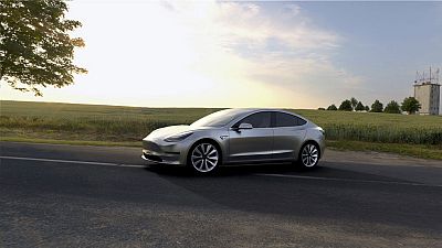 Tesla presenta el coche eléctrico que quiere convertir en un producto de masas