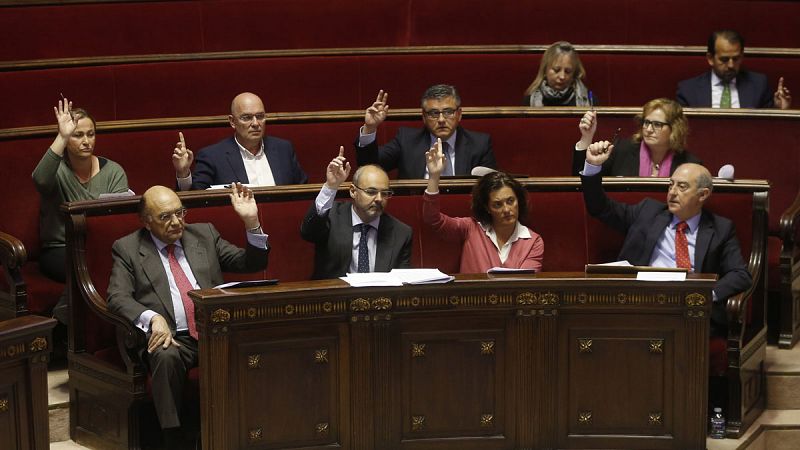 El Ayuntamiento de Valencia suspende de empleo y sueldo a 7 asesores del PP investigados en la trama Taula