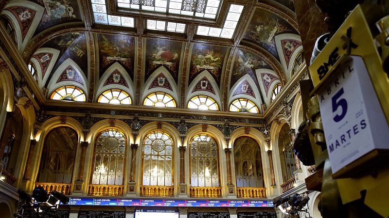 El IBEX 35 baja un 2,44% y retrocede hasta niveles de finales de febrero