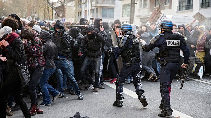 Detenidas 130 personas en París en el transcurso de una protesta de estudiantes contra la reforma laboral