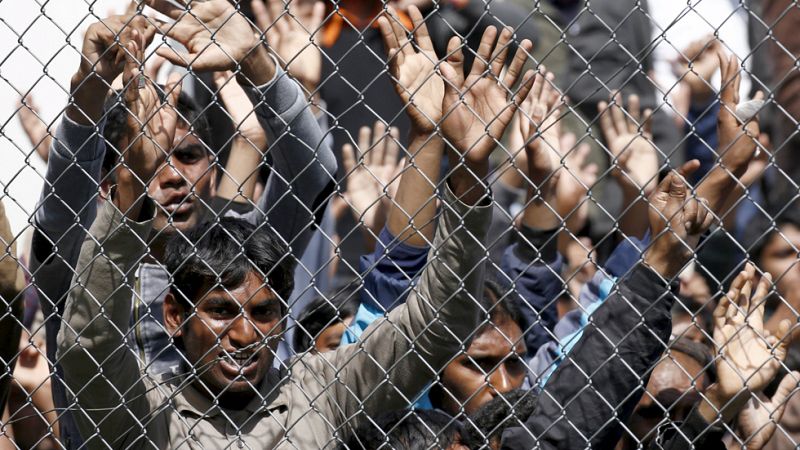 Grecia pospone nuevas deportaciones de migrantes mientras estudia una oleada de peticiones de asilo