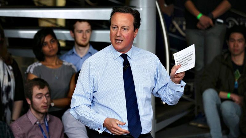 Cameron admite que tuvo acciones en la empresa de su padre que aparece en los 'Papeles de Panamá'