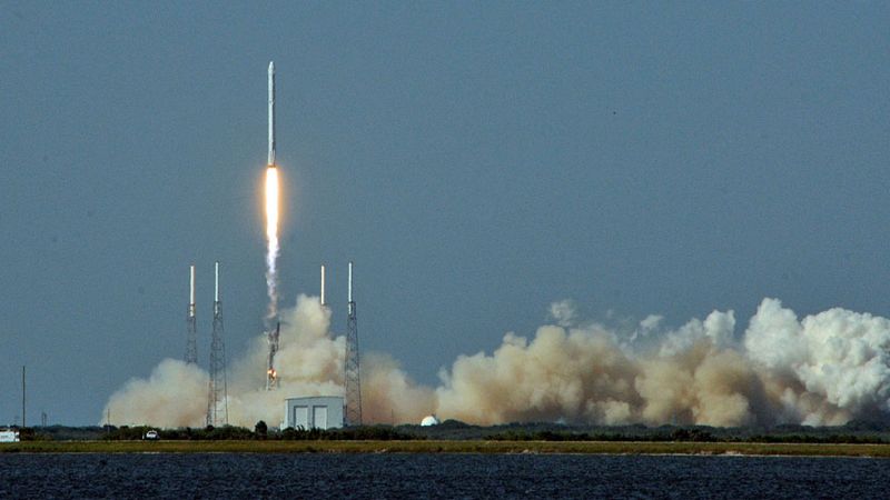 Space X lanza la cápsula Dragon hacia la Estación Espacial Internacional