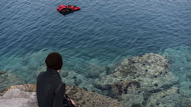 Al menos cinco personas mueren en un nuevo naufragio en el mar Egeo