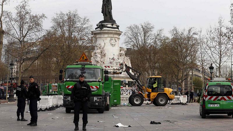La Policía francesa desaloja a los 'indignados' que protestaban desde hace 11 días en el centro de París