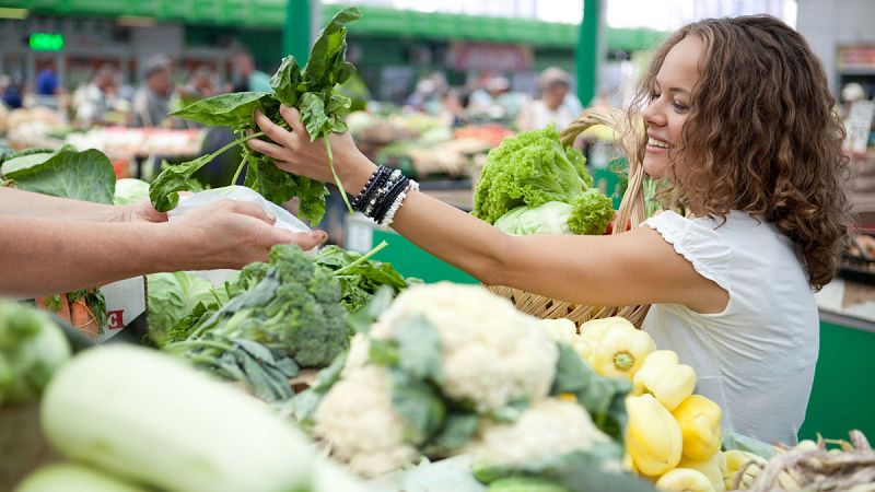 Los precios bajan un 0,8% en marzo por la bajada del transporte pese al repunte de las verduras