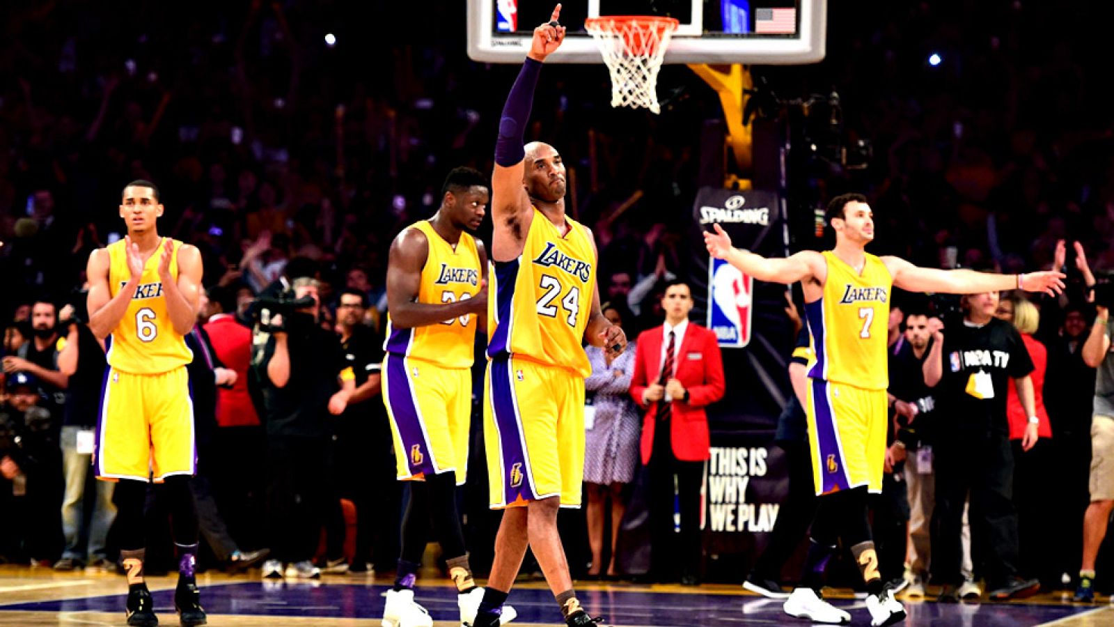 El alero de Los Angeles Lakers Kobe Bryant ha protagonizado una  despedida a la altura de su mito en la NBA, al anotar 60 puntos en elúltimo partido de su carrera saldado con victoria del equipo  californiano ante Utah Jazz (101-96), el colofón perfe