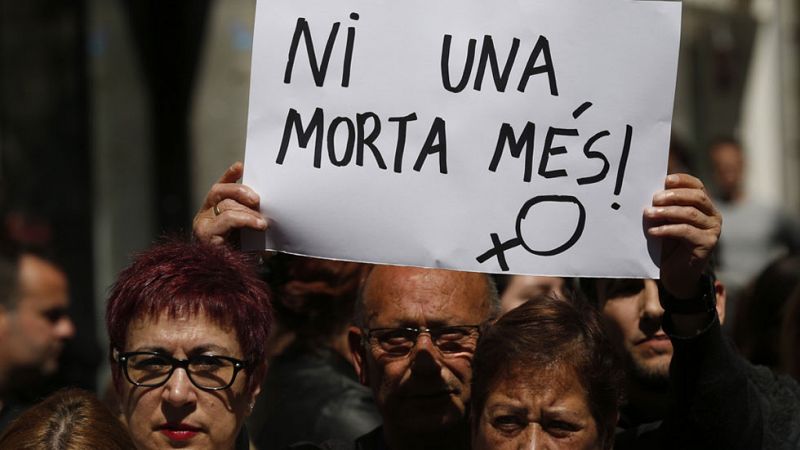 Un mosso mata presuntamente a su mujer delante de su hija menor en Barcelona y luego se suicida
