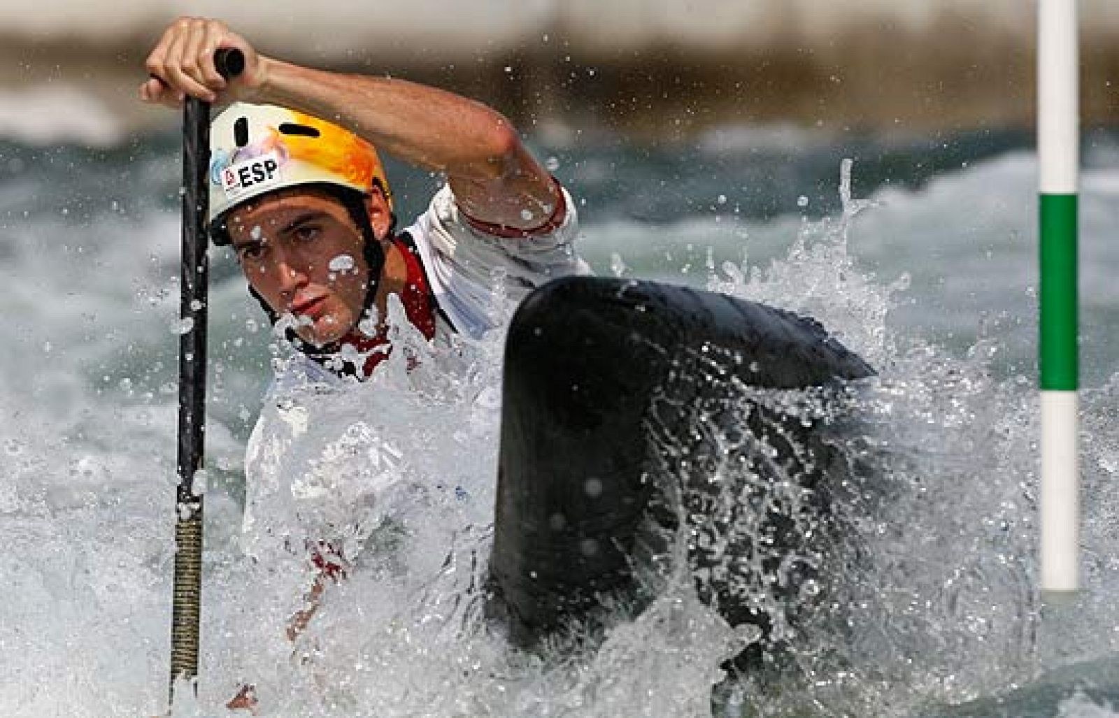 Ander Elosegui ha acabado en un séptimo puesto que lo coloca en la disputa por las medallas en aguas bravas.