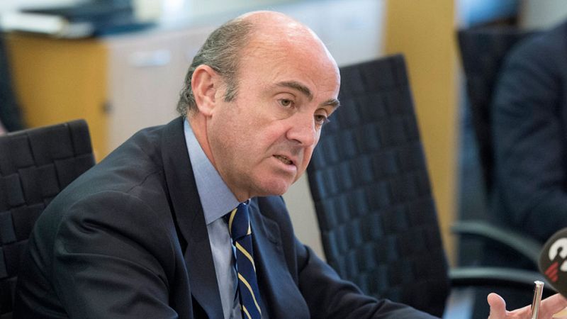 El Gobierno rebaja su previsión de crecimiento al 2,7% en 2016 y al 2,4% en 2017 por la "desaceleración global"