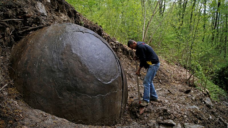 Una misteriosa esfera de piedra hallada en Bosnia suscita el debate científico
