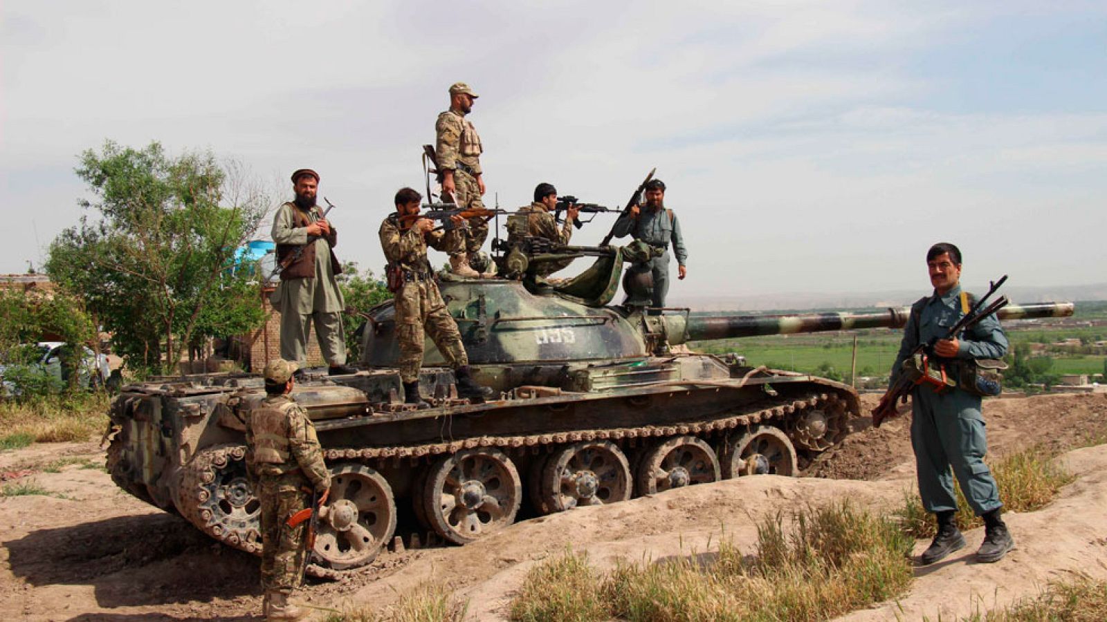 Los talibanes afganos dejan decenas de muertos en un duro golpe a la zona de máxima seguridad de Kabul