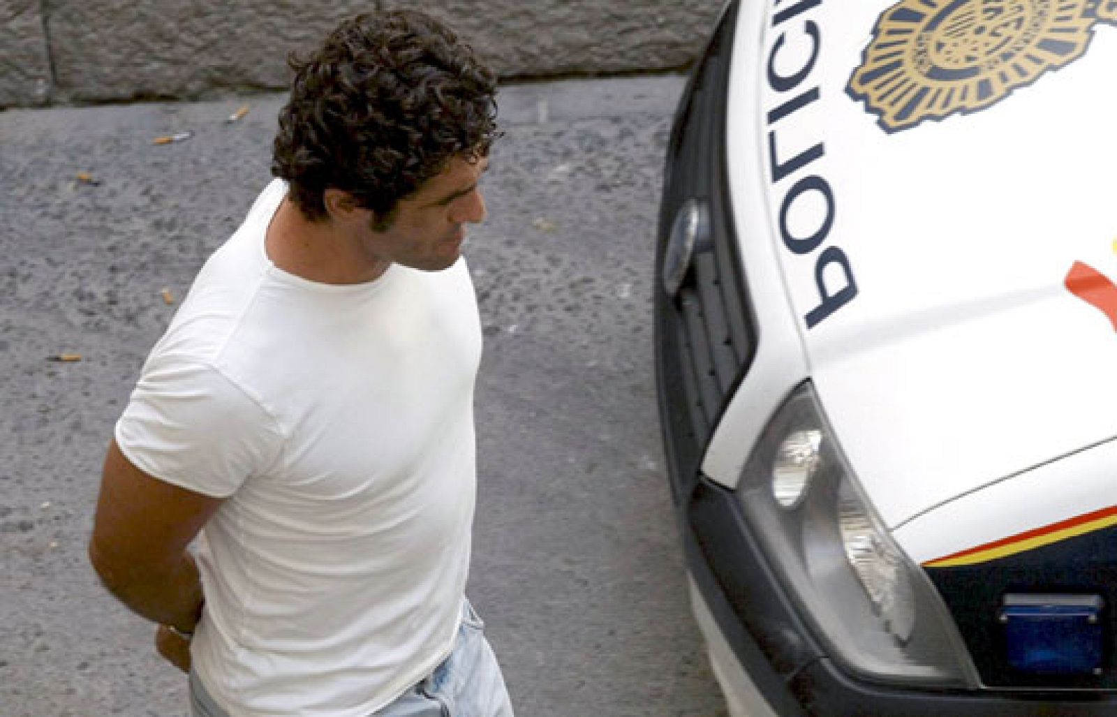 El presunto agresor del profesor que ayudó a una mujer que estaba siendo maltratada ha sido detenido se encuentra a disposición judicial. Antonio Puerta está en los calabozos de la Guardia Civil de Alicante.