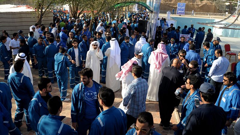 Kuwait reduce a la mitad su producción de petróleo en el tercer día de huelga del sector