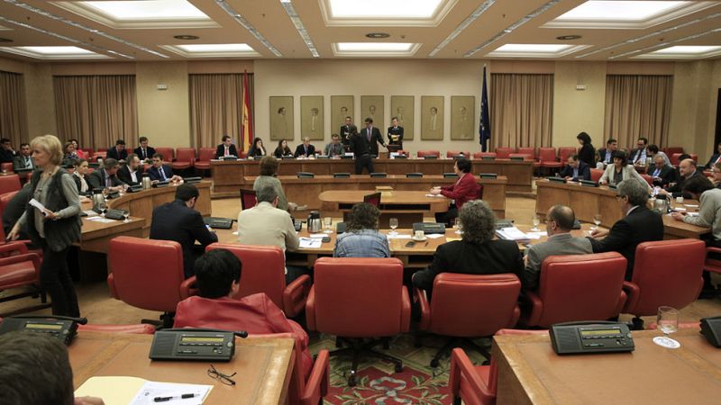 El Congreso constituye formalmente la Diputación Permanente con Podemos fuera de la Mesa