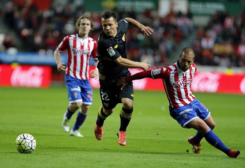 El Sporting se mantiene vivo tras remontar al Sevilla