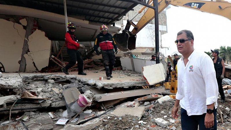 Correa anuncia aumentos temporales de impuestos para afrontar los costes del terremoto