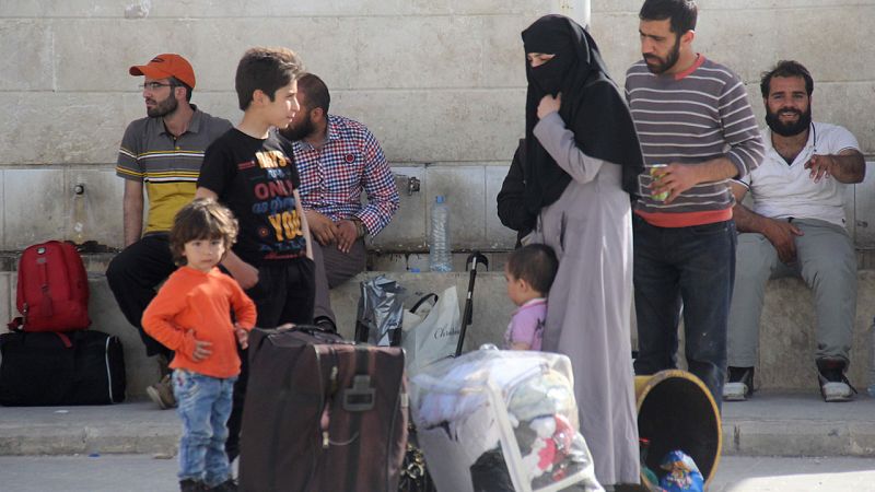 Medio millar de civiles, en su mayoría enfermos, ya han sido evacuados de zonas asediadas sirias