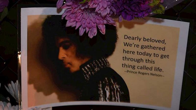 Las autoridades practican la autopsia a Prince en la investigación sobre su muerte