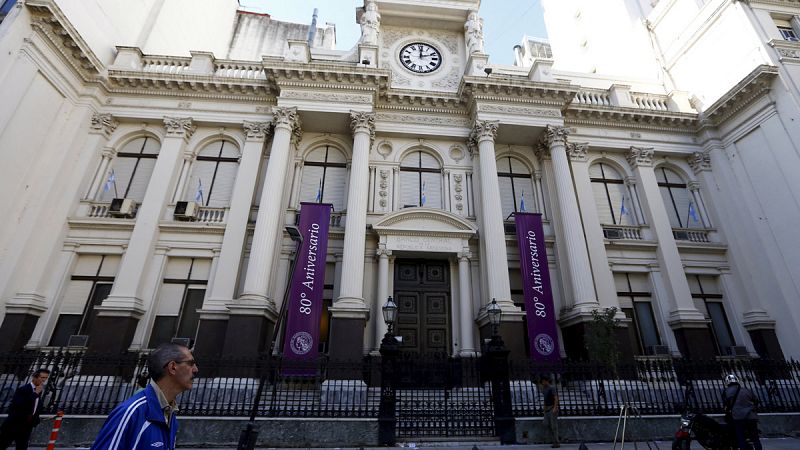 Argentina cancela la deuda con los 'fondos buitre' y pone fin a un litigio que ha durado 14 años