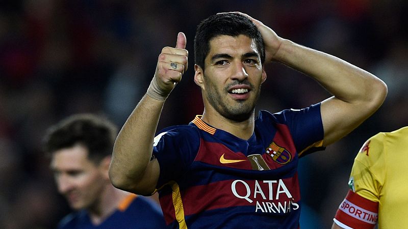 Luis Suárez mantiene al Barcelona en la Liga con otros cuatro goles