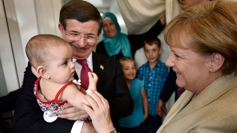 Merkel presiona a Turquía para crear zonas seguras para los refugiados cerca de la frontera con Siria