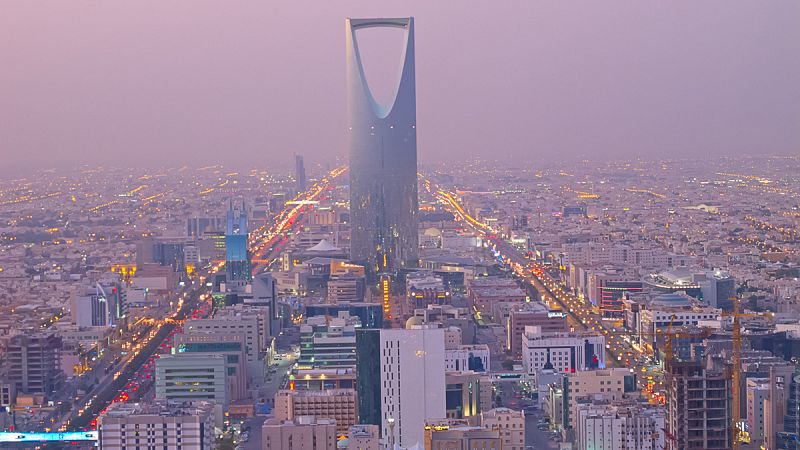 Arabia Saudí sacará a Bolsa parte de la petrolera estatal y reestructurará su fondo de inversiones