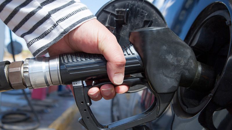 El precio de los carburantes registra su máximo anual antes del puente del 1 de mayo