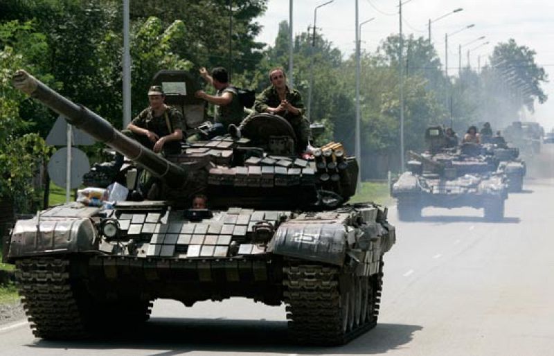 Rusia mantiene sus tanques en las calles de Georgia a pesar del alto el fuego