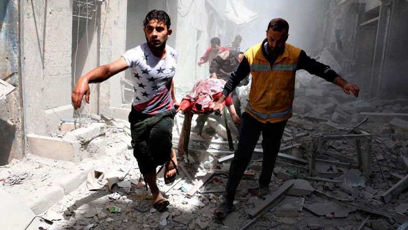 Alepo afronta su octavo día de bombardeos al borde del desastre humanitario