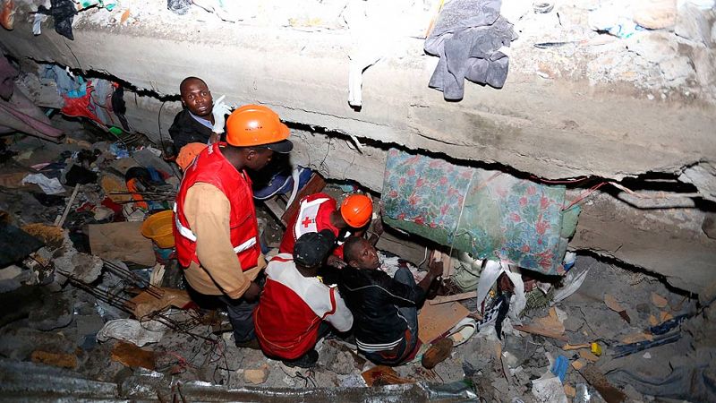 Al menos ocho muertos al derrumbarse un edificio de seis plantas en Nairobi
