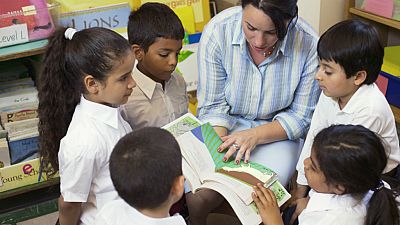 Por la educación - Trilogía de Josefina Aldecoa - Escuchar ahora