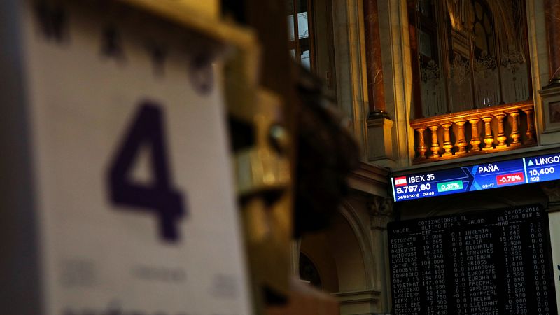 El IBEX 35 baja un 1,26% y pierde los 8.700 puntos lastrado por el sector financiero