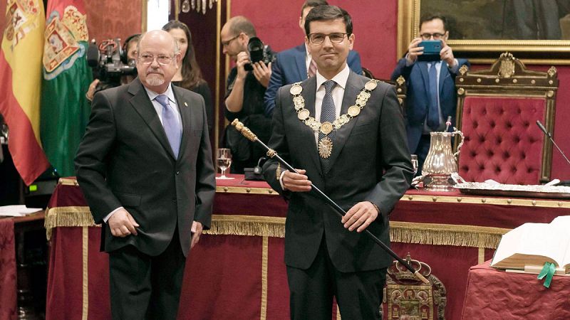 El socialista Francisco Cuenca, elegido nuevo alcalde de Granada