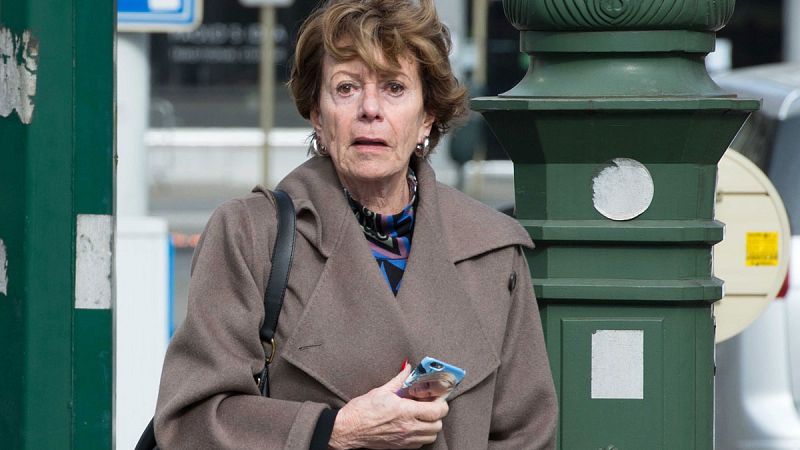Uber ficha como asesora a Neelie Kroes, exvicepresidenta europea y excomisaria de Competencia