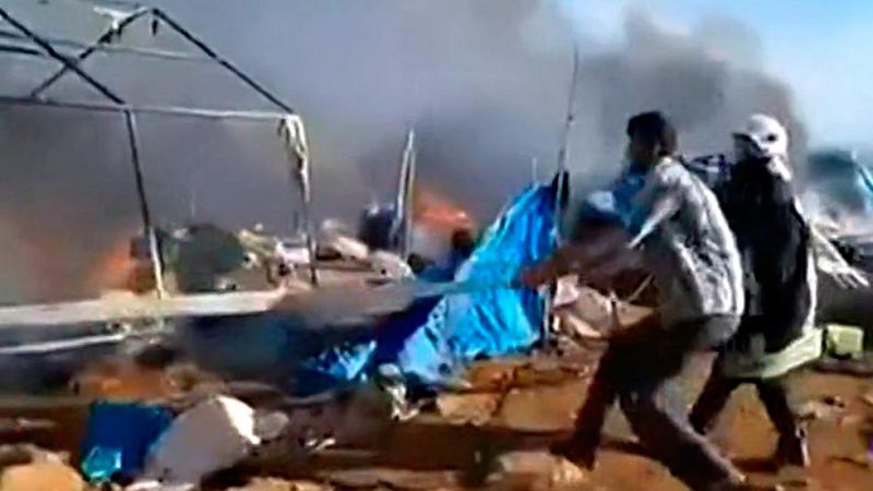 Al menos 28 muertos en un bombardeo contra un campo de desplazados en el norte de Siria
