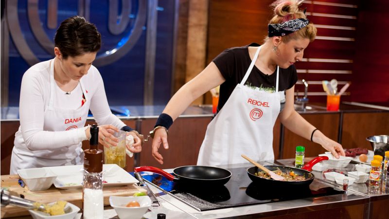 Los aspirantes de MasterChef trabajarn en parejas y... esposados!