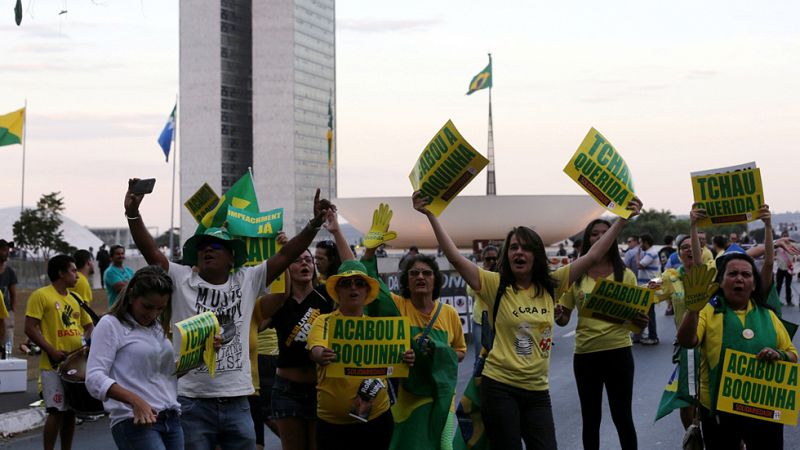 La mayoría del Senado de Brasil se declara partidario de abrir juicio político a Dilma Rousseff