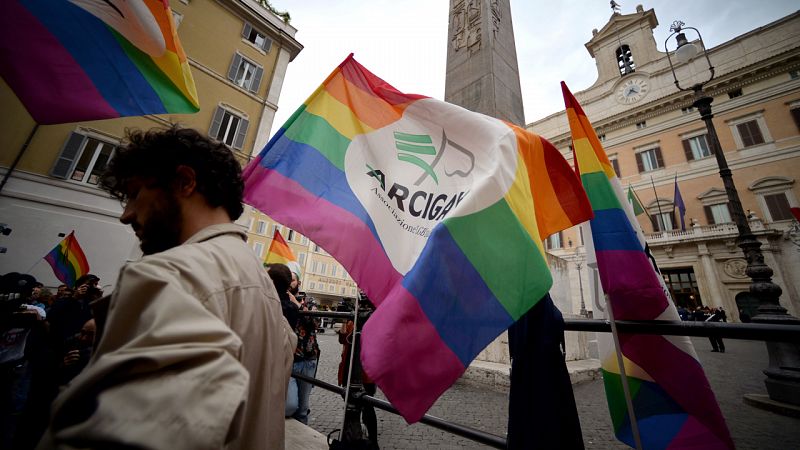 Italia aprueba la ley que regula las uniones civiles entre homosexuales